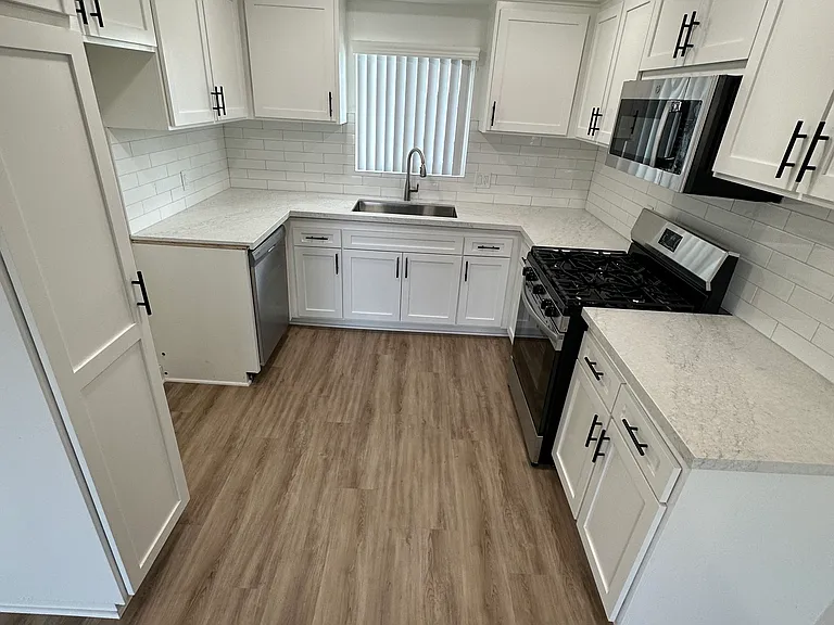 Devington Apartments — Photo 19