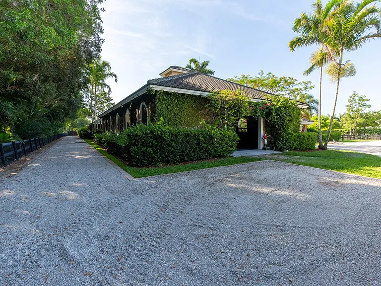 2583 Appaloosa Trl — Photo 30