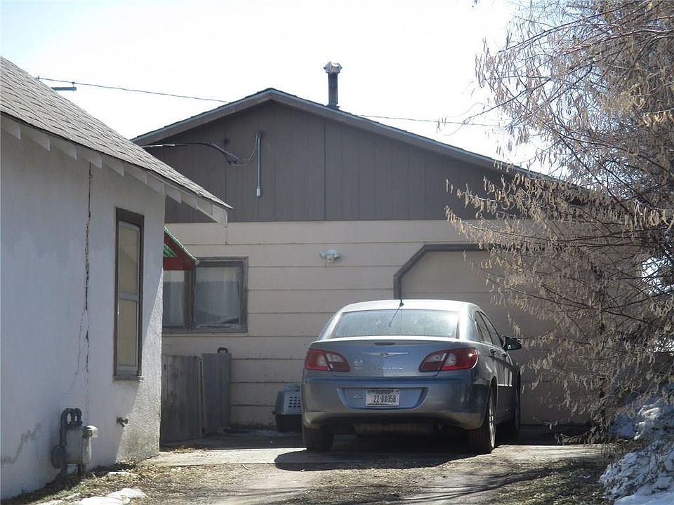 2nd image of 320 2nd St W