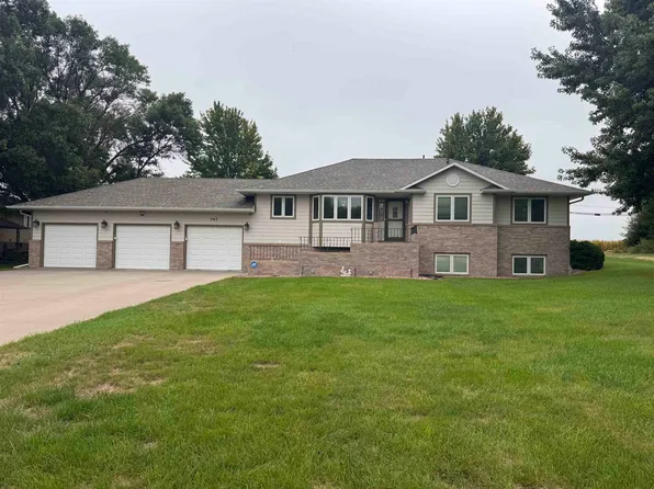 747 Madden Rd, Hastings, NE 68901
