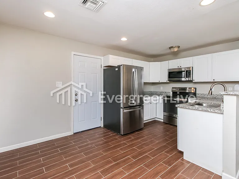 3726 E 25th St — Photo 7