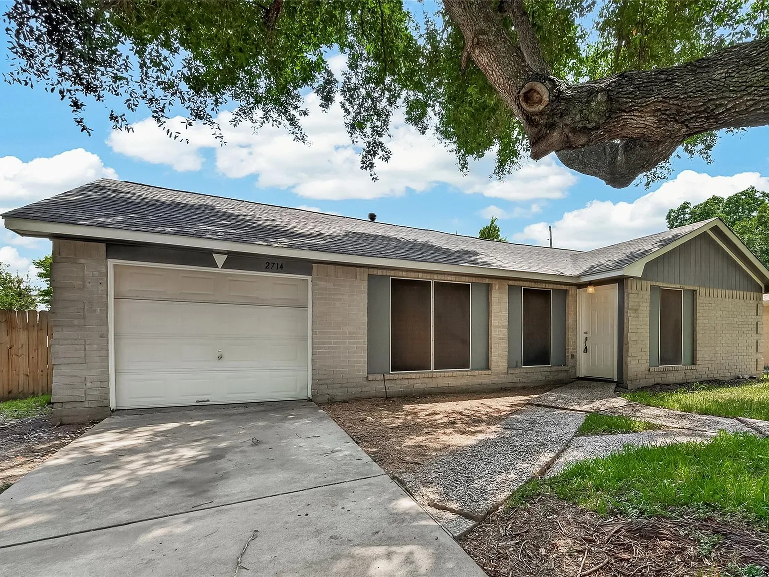 4 bed, 2.0 bath, 1426 sqft, $2,100 — Photo 2