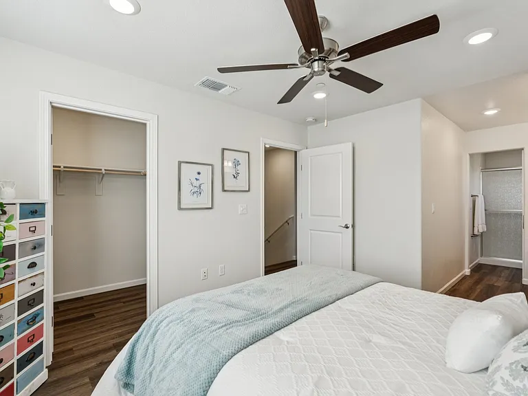 Astoria Place — Photo 30