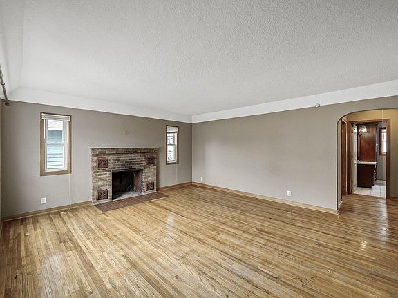 2nd image of 3931 Jackson St NE