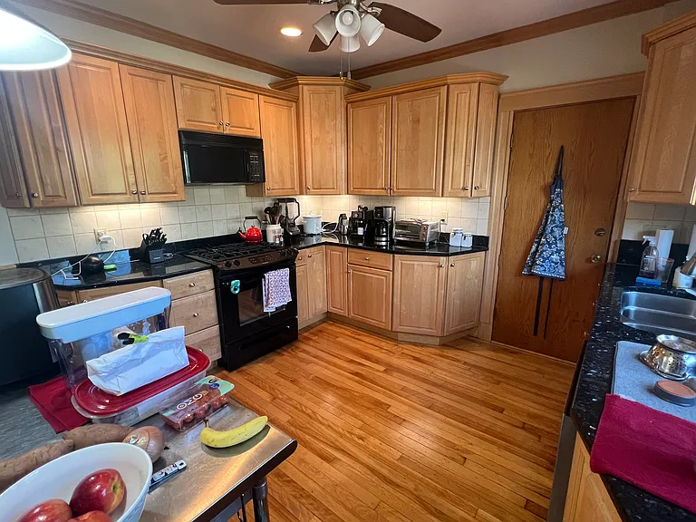 33 Spruce St #31 — Photo 1