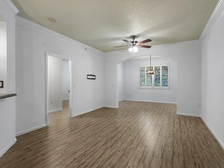 10103 Myrtlewood Cir W — Photo 4