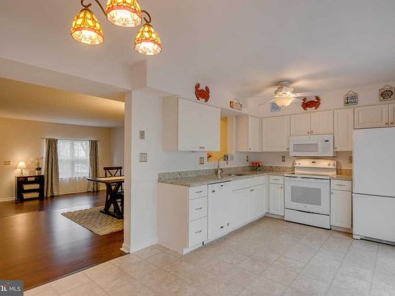 5th image of 727 Marianne Ln