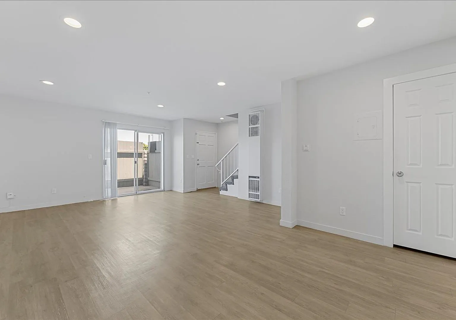 Beautiful Two Story Townhome Located In The Heart of Lawndale! — Photo 1