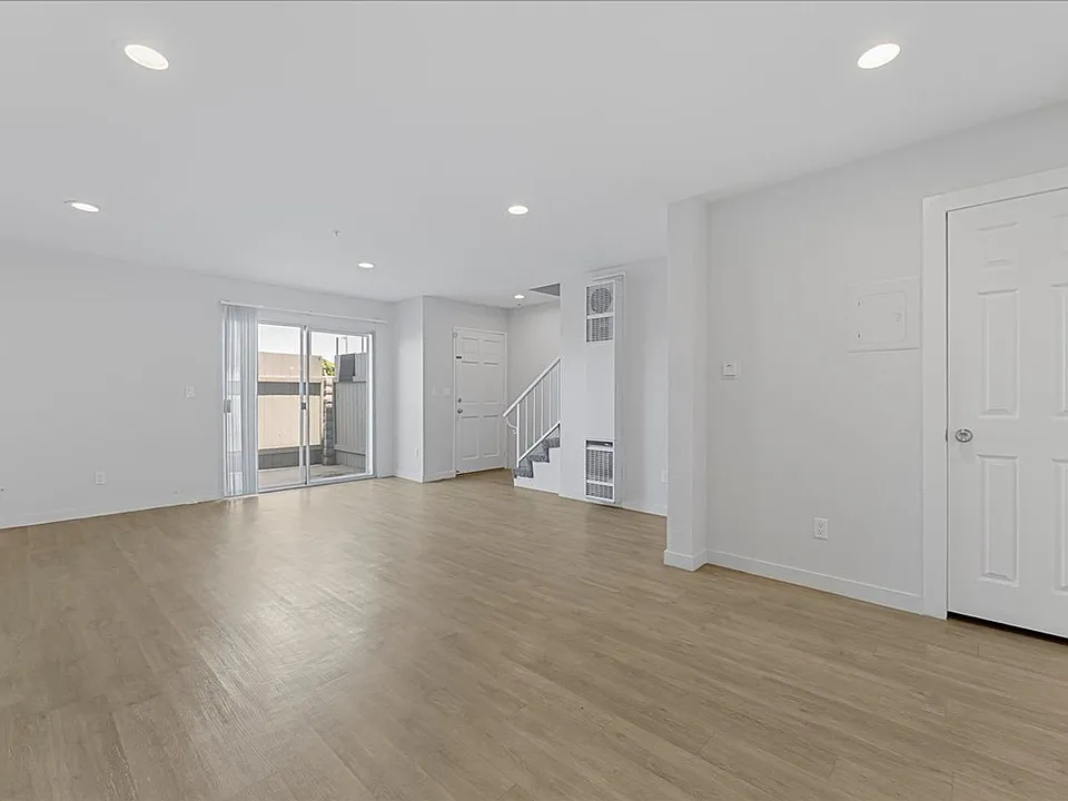 14523 Freeman Ave #6