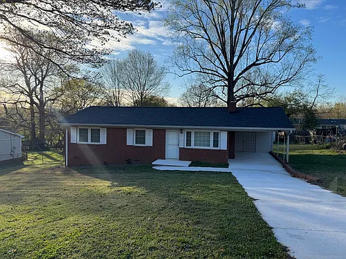 2359 Maplewood Dr Photo 1