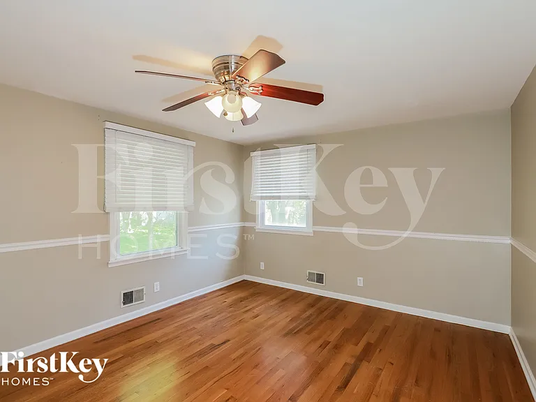 8408 W 89th St — Photo 8