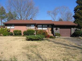 1st image of 10 Rexford Dr