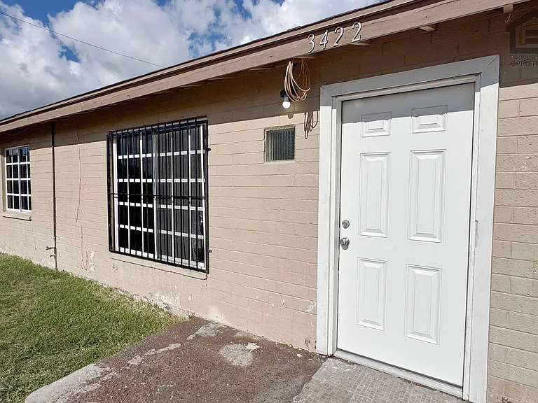 3422 E Culver St — Photo 4