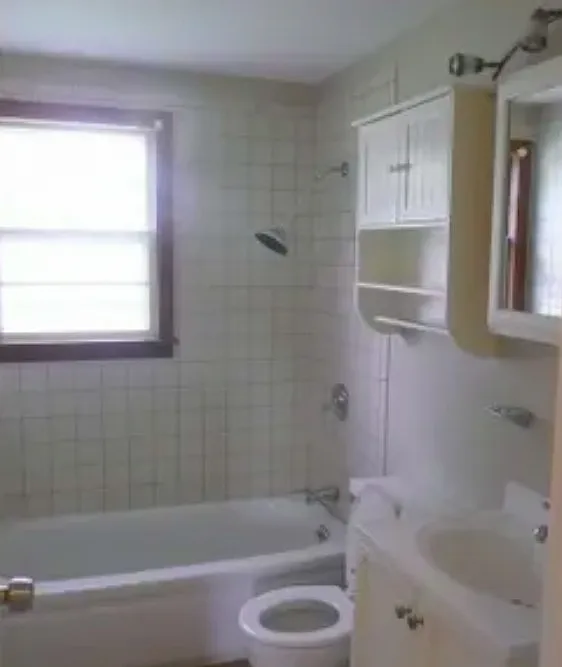 3 bed, 900 sqft, $2,000 — Photo 3