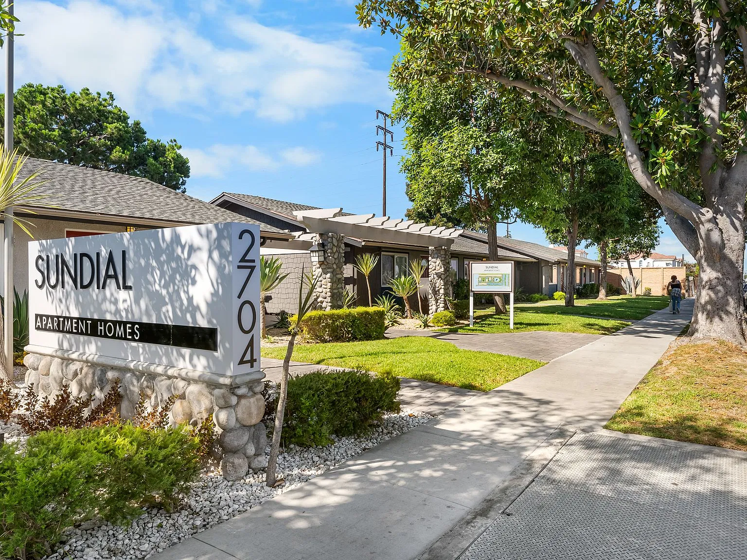 Sundial Apartments — Photo 1