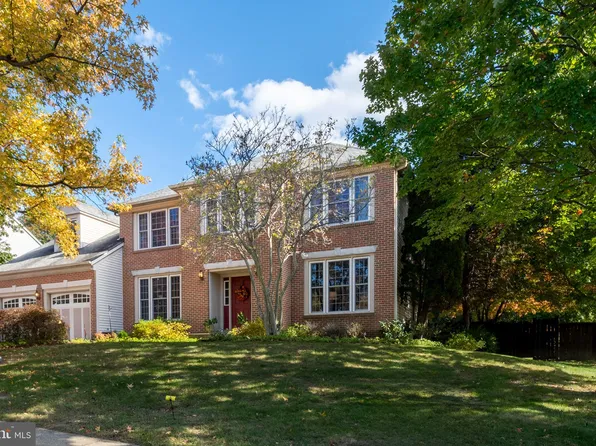 1 Trotting Horse Ct, Catonsville, MD 21228