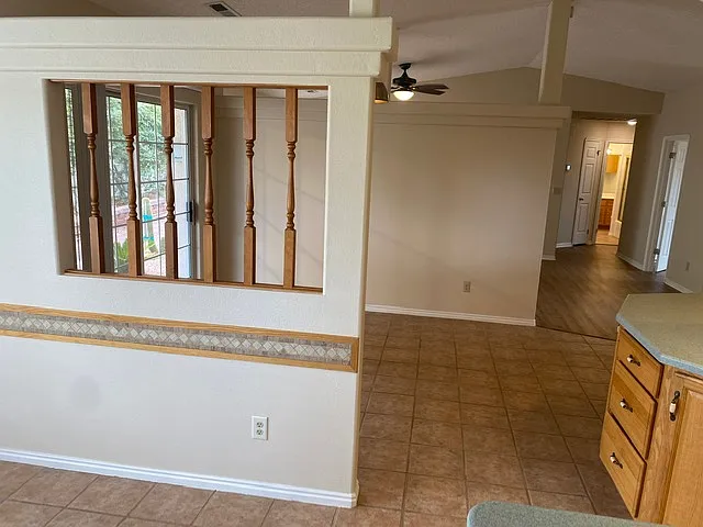 660 E Vermillion Ave — Photo 11