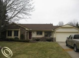 766 Kentucky Dr, Rochester Hills, MI 48307