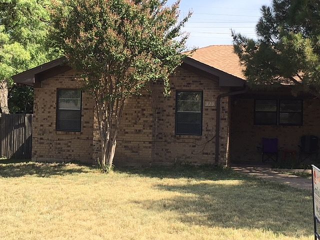 1st image of 810 Vista Ln