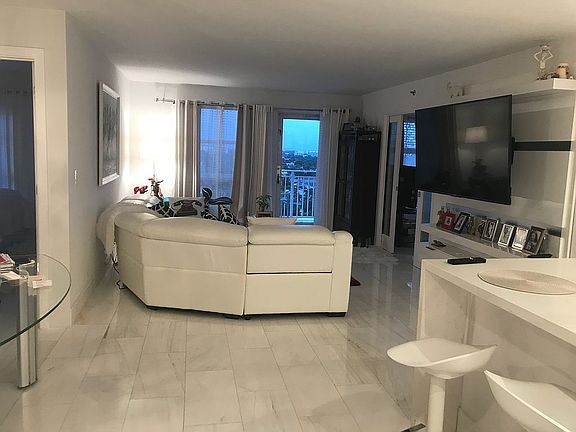 3rd image of 2351 Douglas Rd APT 1111
