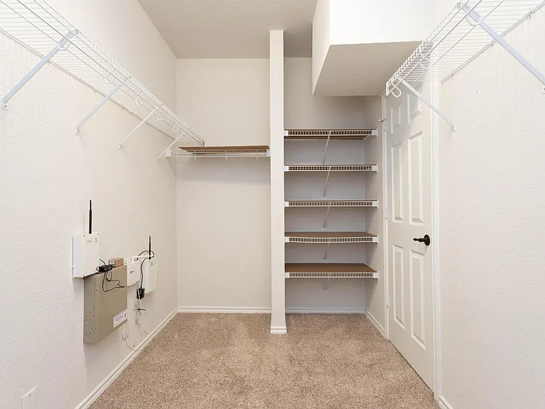 1227 Cresswell Cv — Photo 13