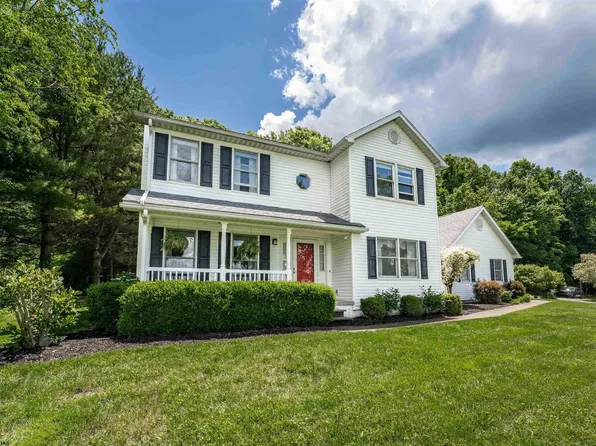 1416 Arcadia Dr, Fairmont, WV 26554