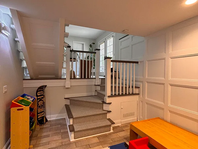 330 Sylvania Ave — Photo 32