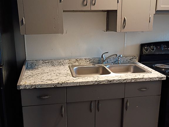 3rd image of 734 Lehman St #2