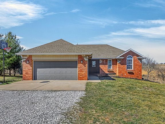 2nd image of 422 Fieldstone Road