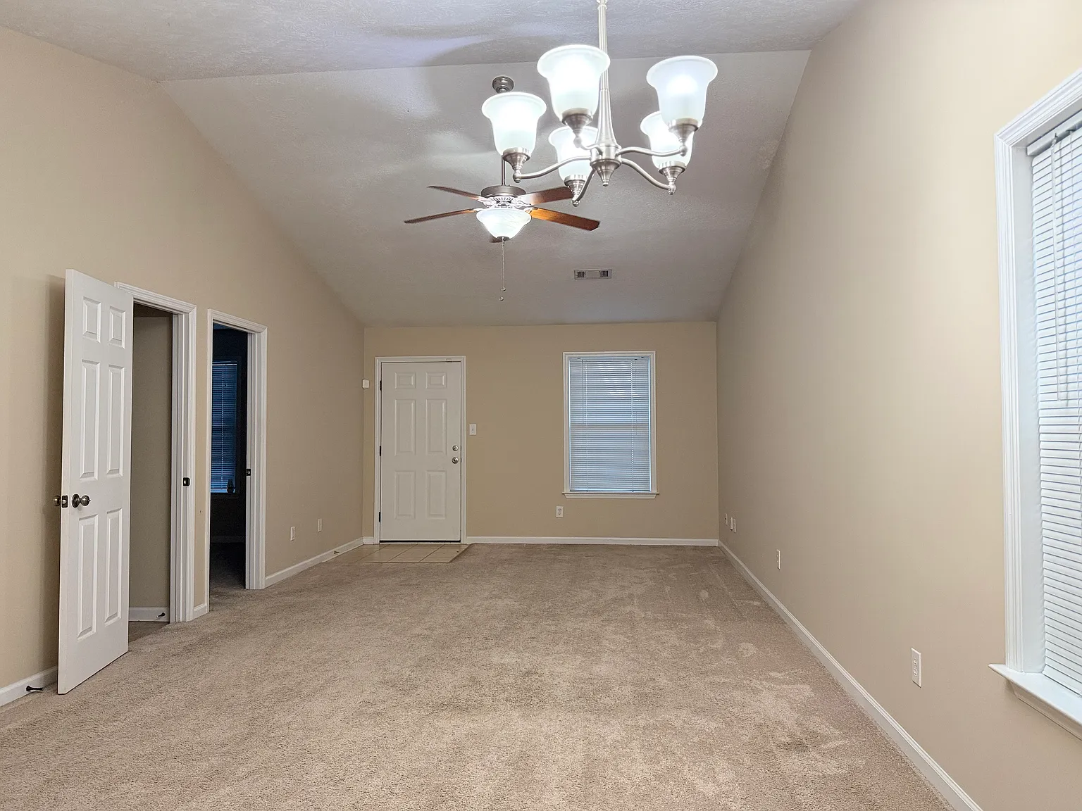 2 bed, 1092 sqft, $1,300 — Photo 3