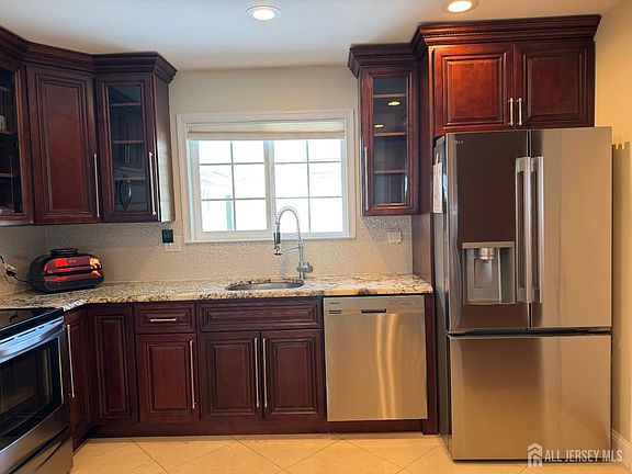 4th image of 652 Ardmore Rd #A