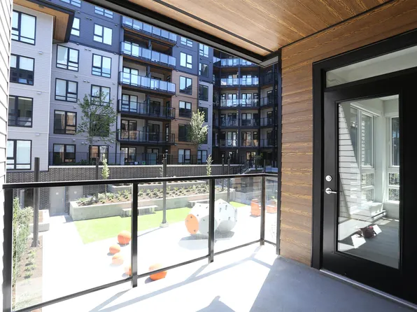 615 Cottonwood Ave #219, Coquitlam, BC V3J 2S5