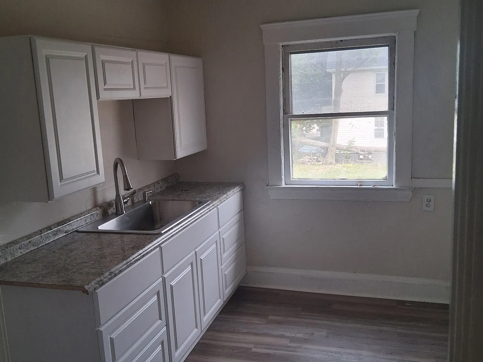 3 bed, 1300 sqft, $900 — Photo 4