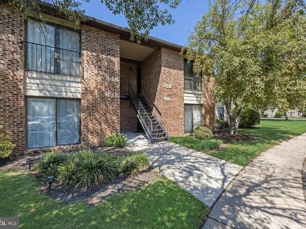 42 W Bluebell Ln, Mount Laurel, NJ 08054