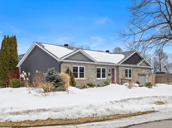 1005 Gold Cres, Ottawa, ON K2B 8C4