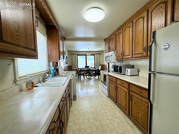 4th image of 2510 N Corona St