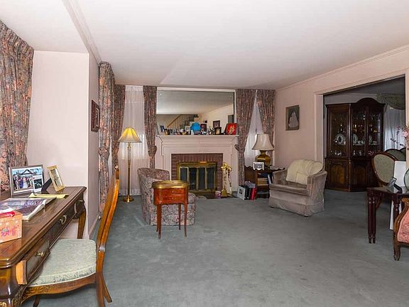 5th image of 121 Parker Ave