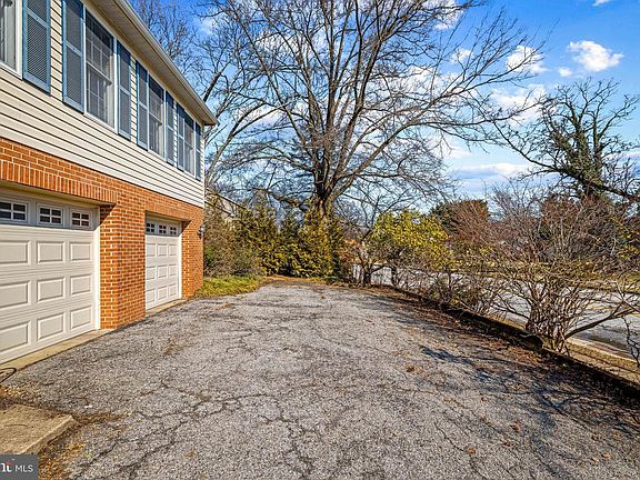 4th image of 238 Hunters Ridge Rd