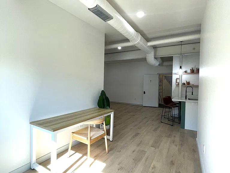 416 W Benson St #6 — Photo 3