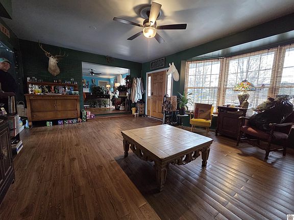 4th image of 6421 Benton Rd