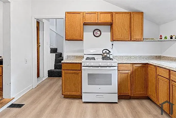 4 bed, 1104 sqft, $2,983 — Photo 4