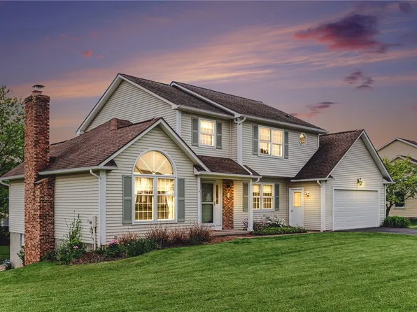 11 Stream View Cir, Fairport, NY 14450