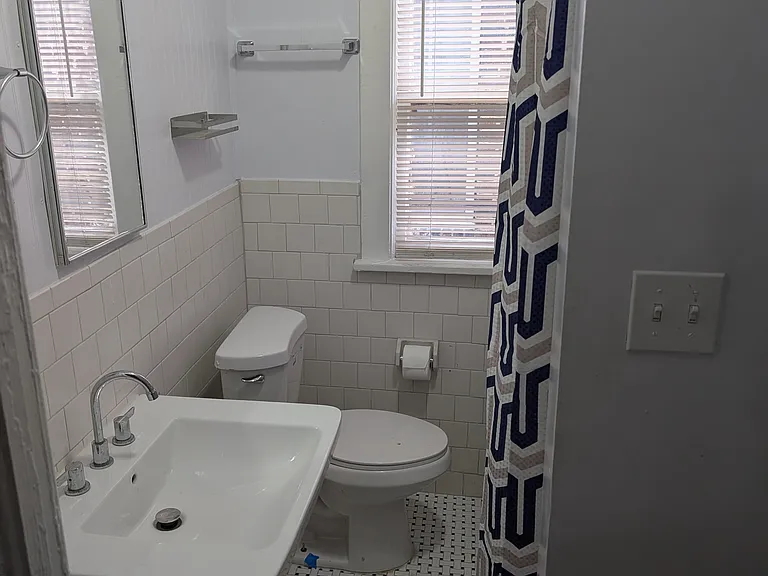 921 W 46th St — Photo 9