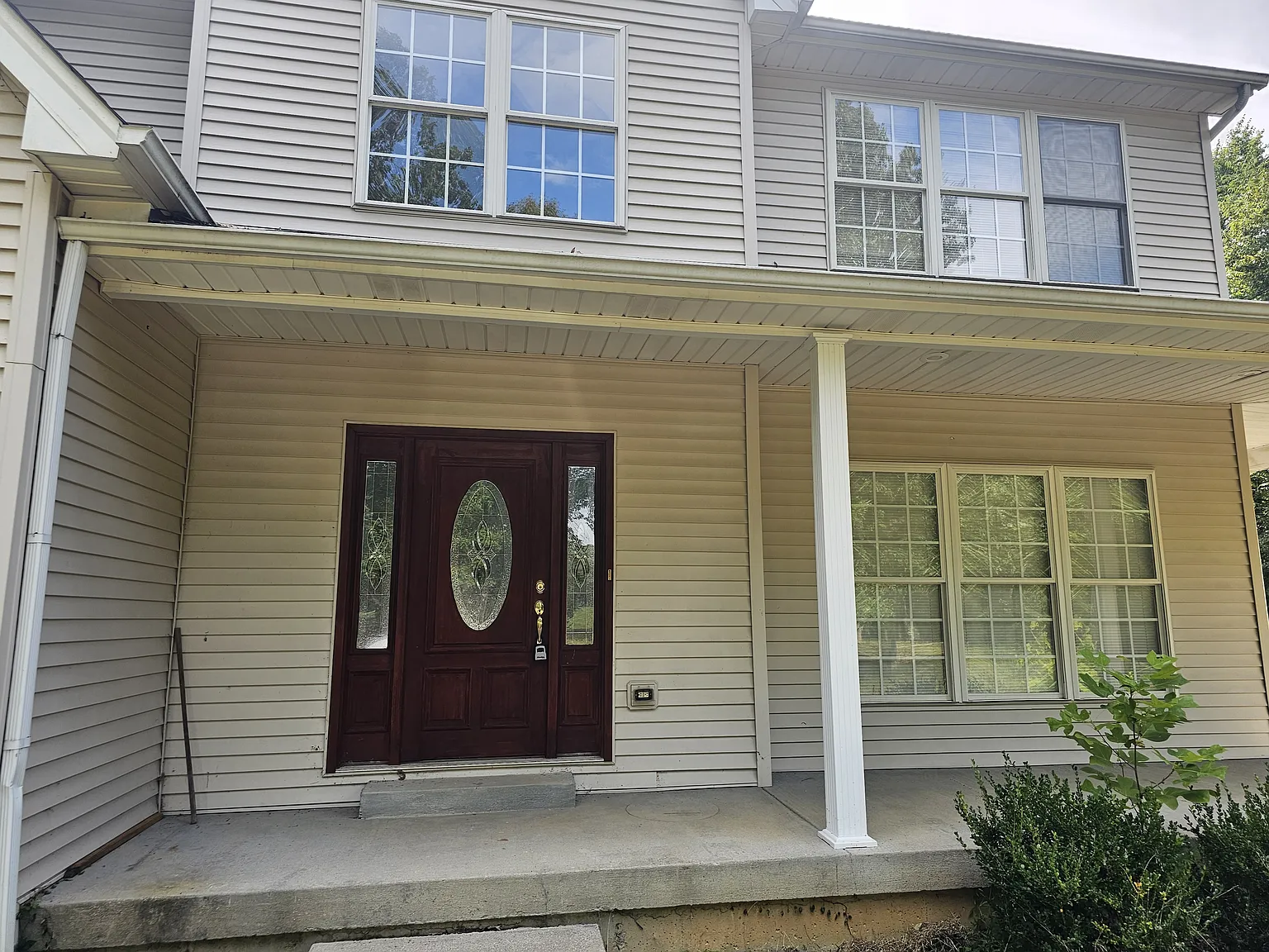 4 bed, 2.5 bath, 2422 sqft, $2,599 — Photo 2