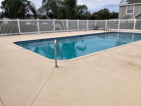 4th image of 732 Kensington Lake Cir