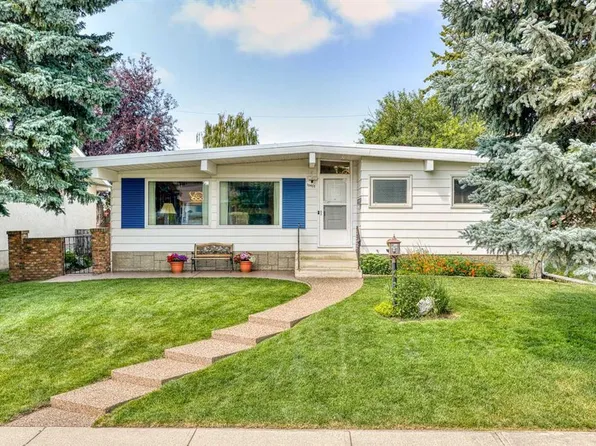 10407 E 2nd St SE, Calgary, AB T2J 0W6