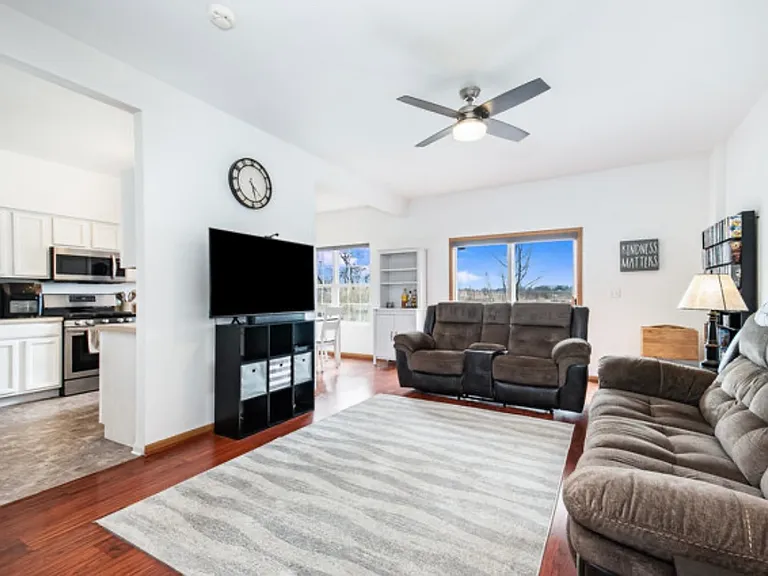 4022 Oak Tree Ln — Photo 3