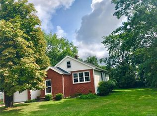 86 Berkley Rd, Williamsville, NY 14221
