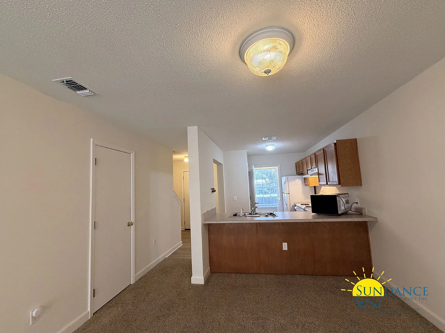 2 Bedroom 2.5 Bath Townhome Centrally Located in Fort Walton Beach! — Photo 3