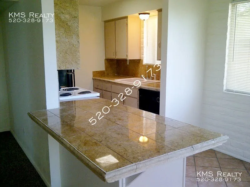 2 Bedroom 1 Bath Condo (Owner/Agent) — Photo 2